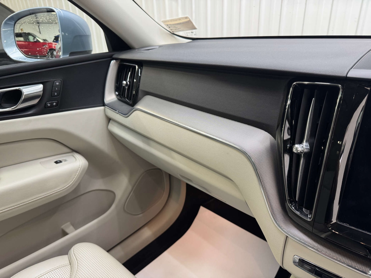 Used Volvo XC60 2017 for sale - 76600610: Photo 91