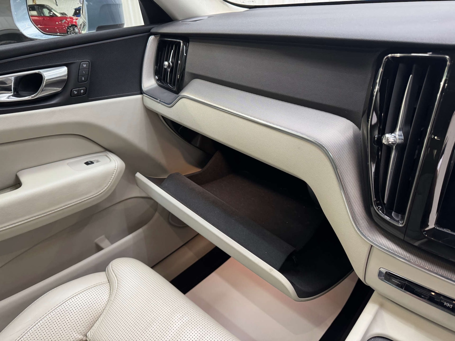 Used Volvo XC60 2017 for sale - 76600610: Photo 92