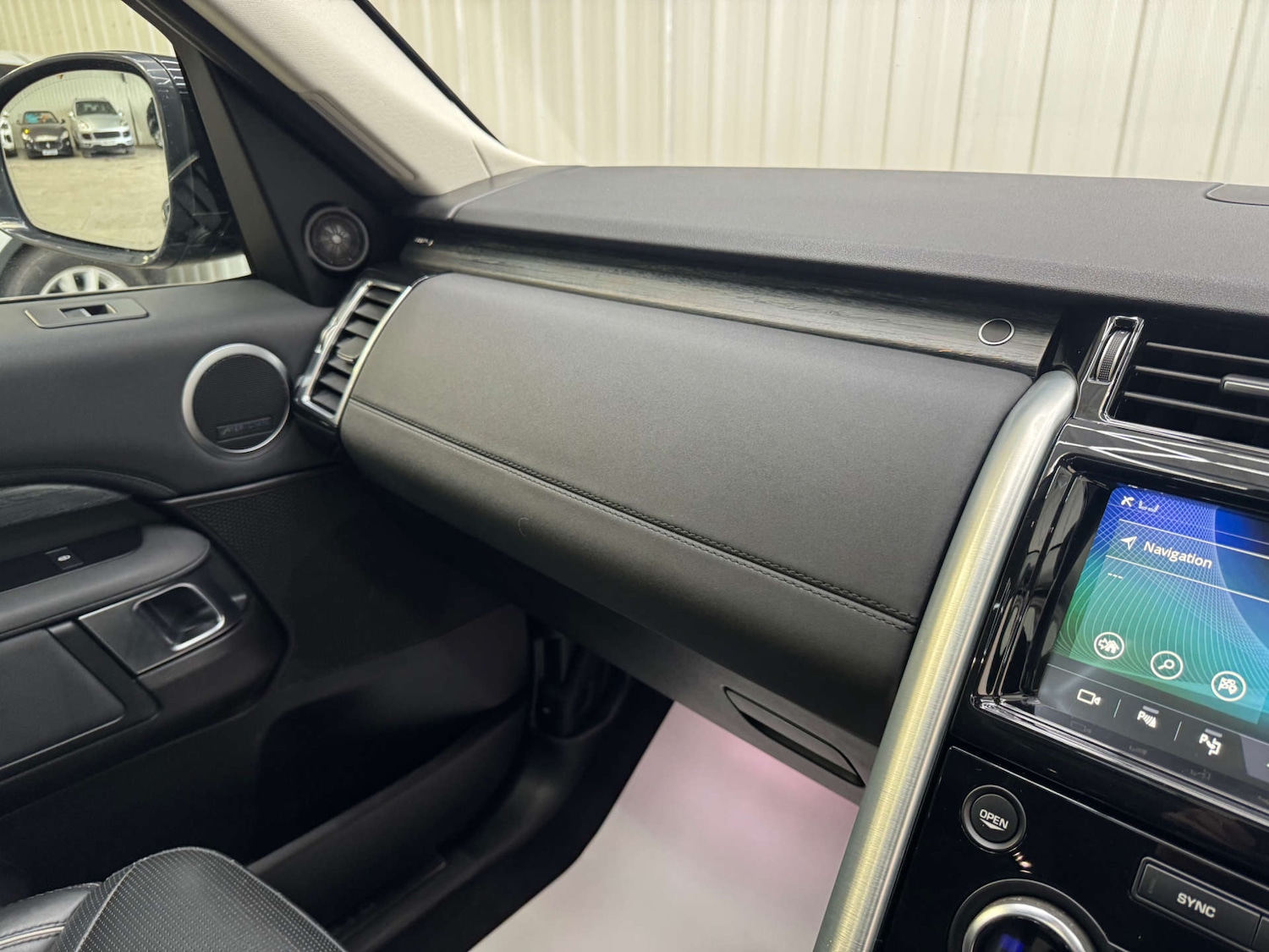 Used Land Rover Discovery 2019 for sale - 77548565: Photo 95