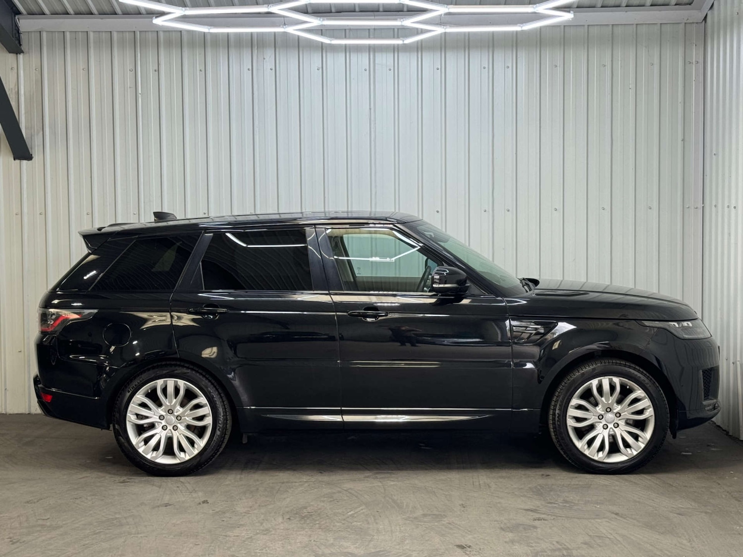 Used Land Rover Range Rover Sport 2018 for sale - 76363890: Photo 13