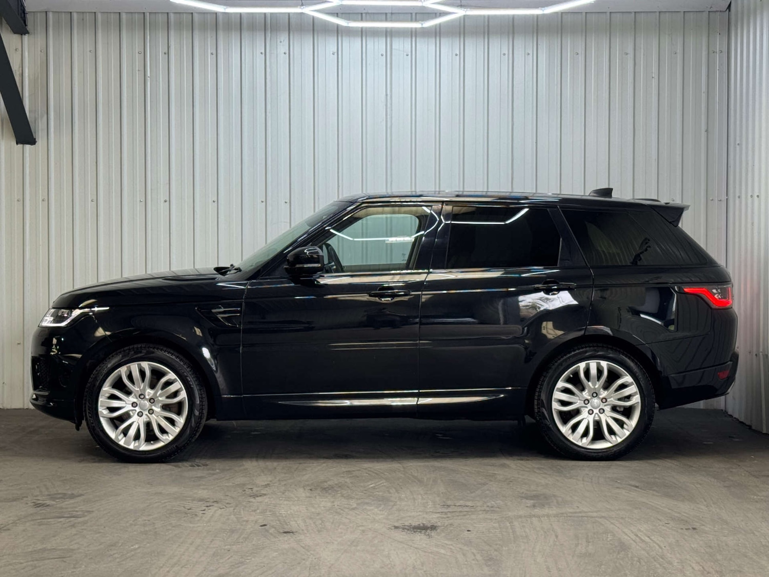 Used Land Rover Range Rover Sport 2018 for sale - 76363890: Photo 17