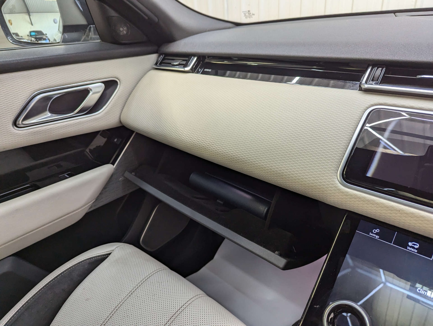 Used Land Rover Range Rover Velar 2018 for sale - 76600903: Photo 93