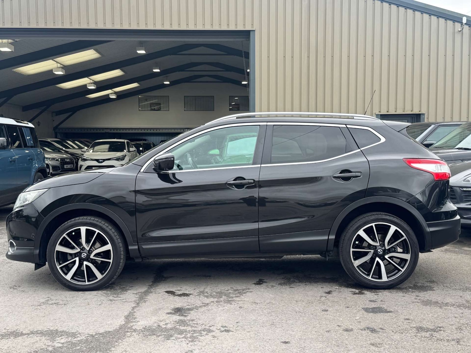 Used Nissan Qashqai 2017 for sale - 76527109: Photo 15