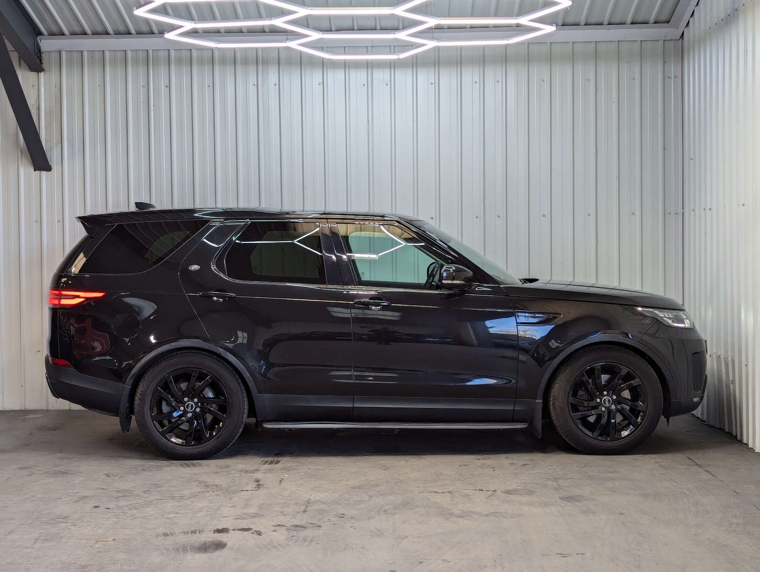 Used Land Rover Discovery 2017 for sale - 77195905: Photo 13