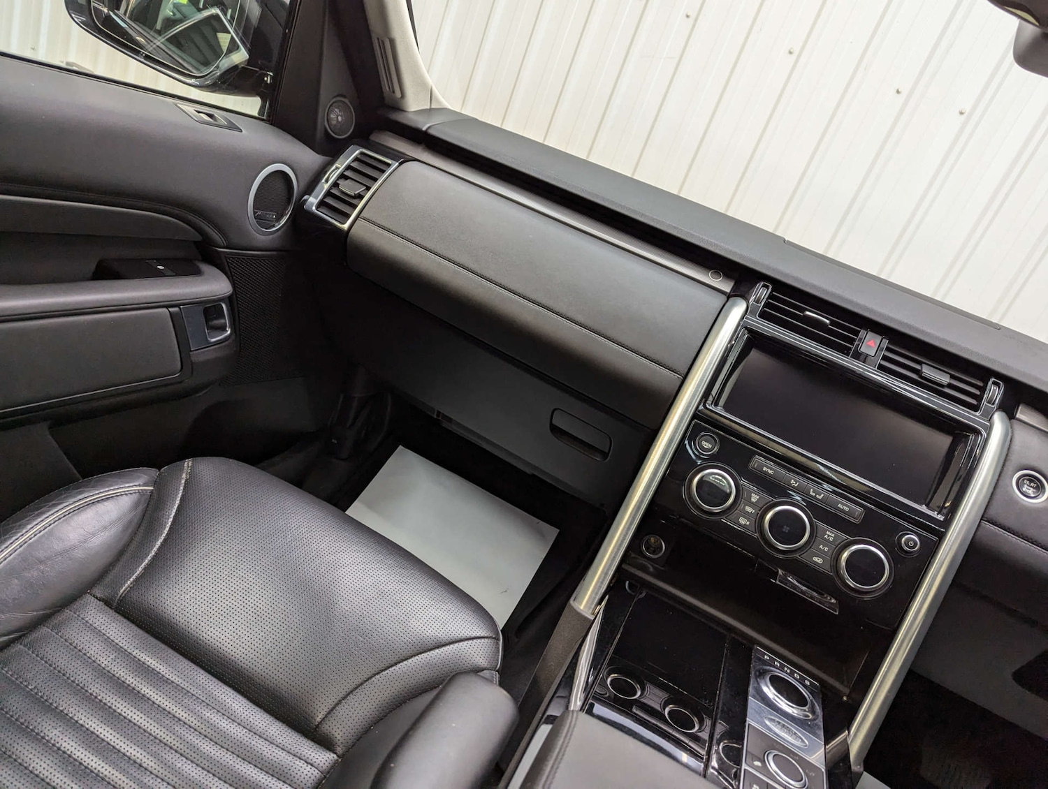 Used Land Rover Discovery 2017 for sale - 77195905: Photo 45