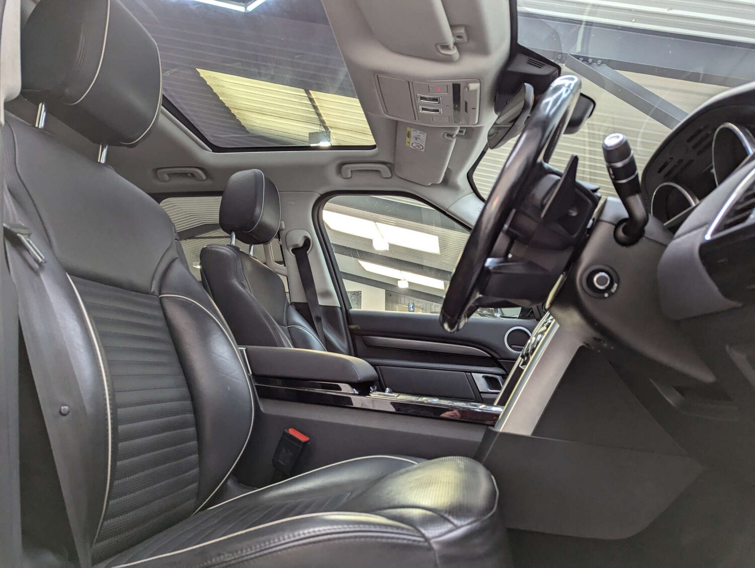 Used Land Rover Discovery 2017 for sale - 77195905: Photo 51