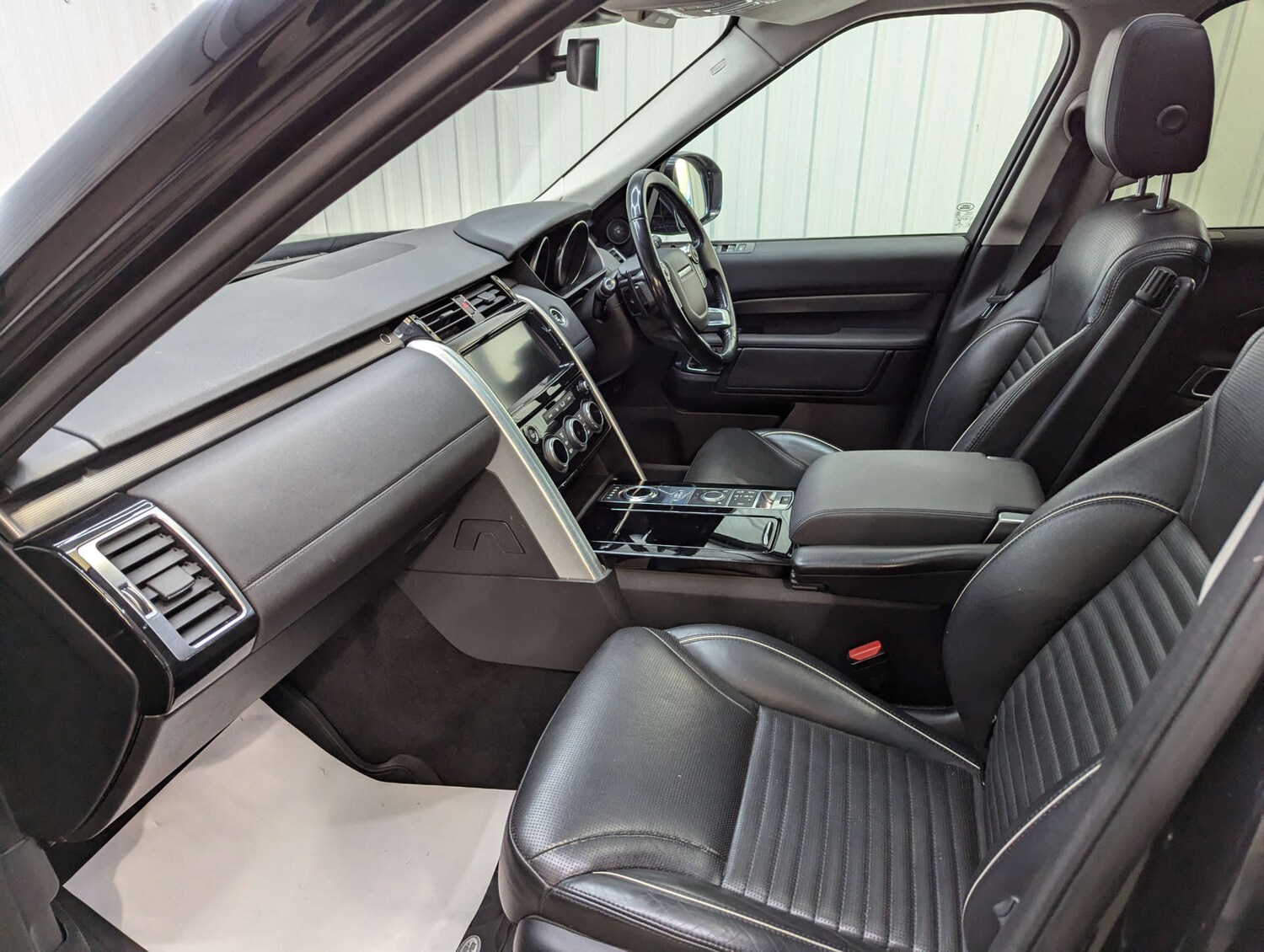 Used Land Rover Discovery 2017 for sale - 77195905: Photo 53