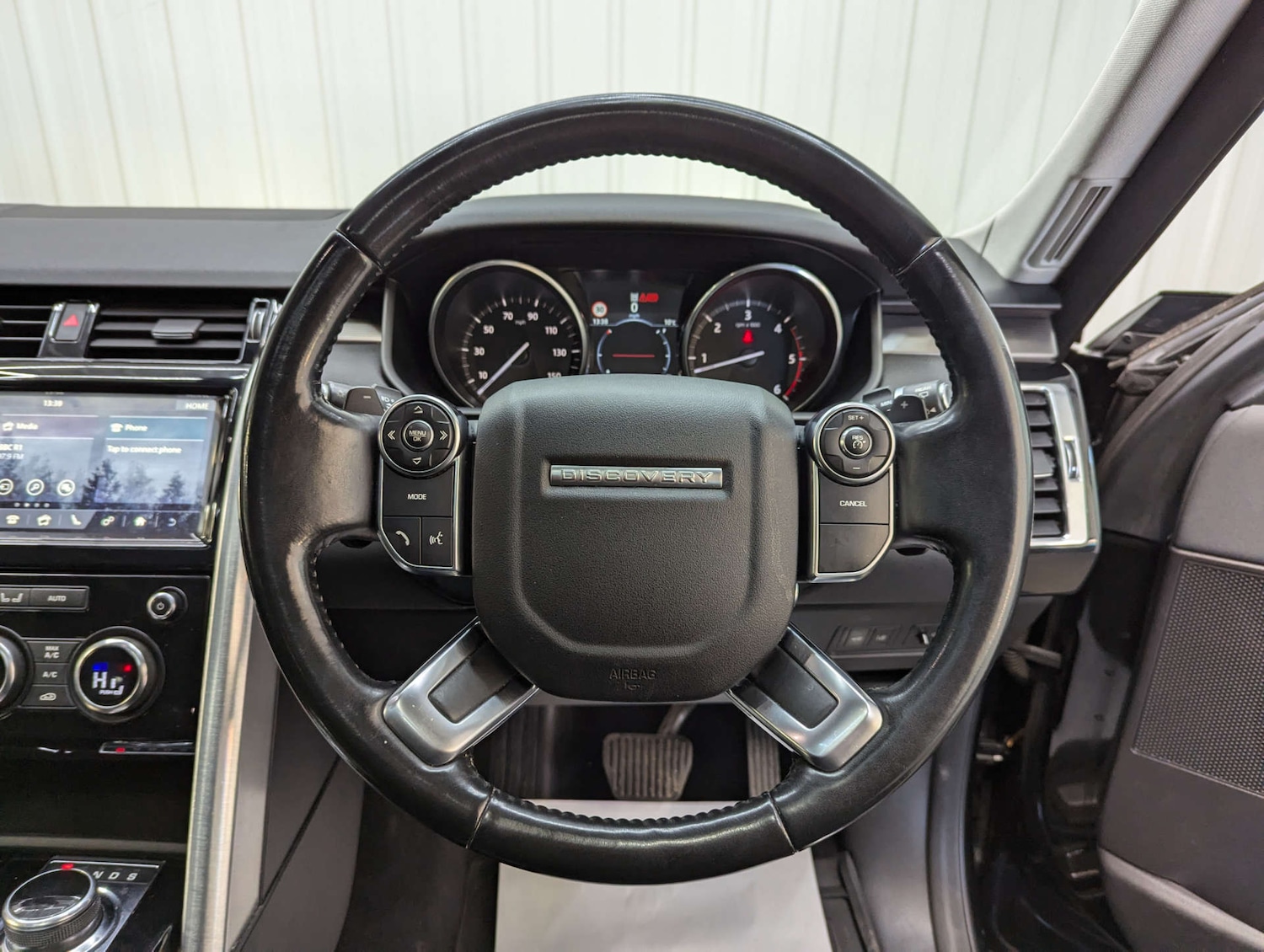 Used Land Rover Discovery 2017 for sale - 77195905: Photo 76