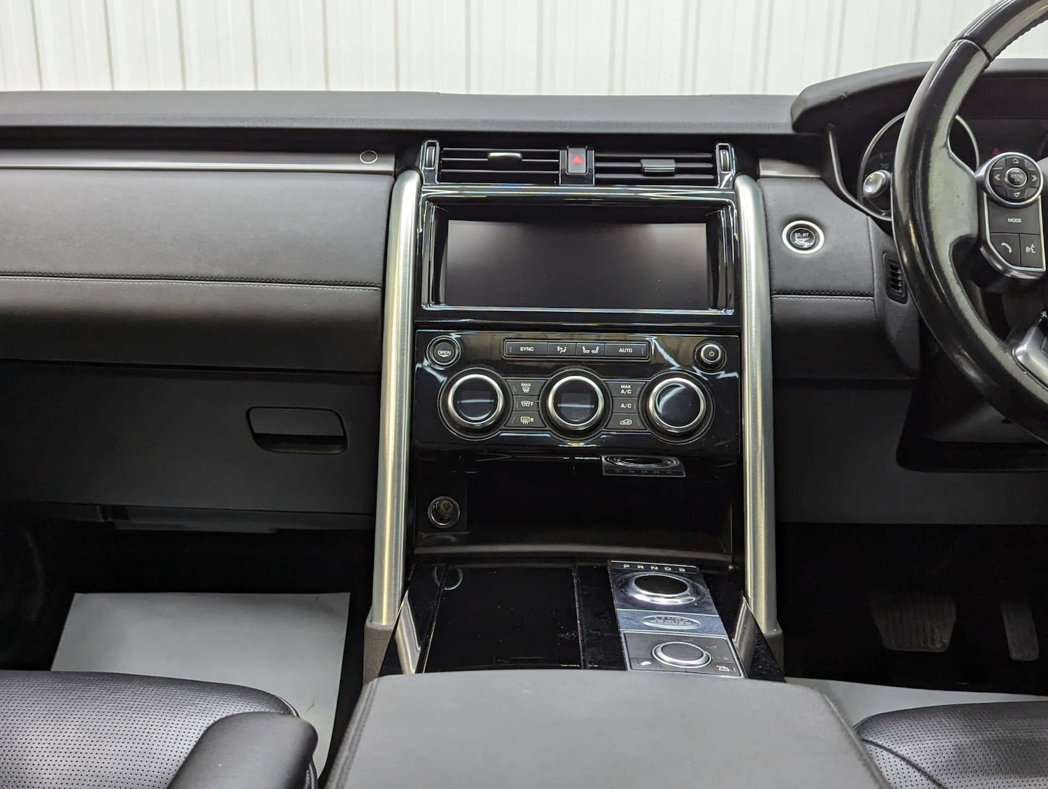 Used Land Rover Discovery 2017 for sale - 77195905: Photo 82