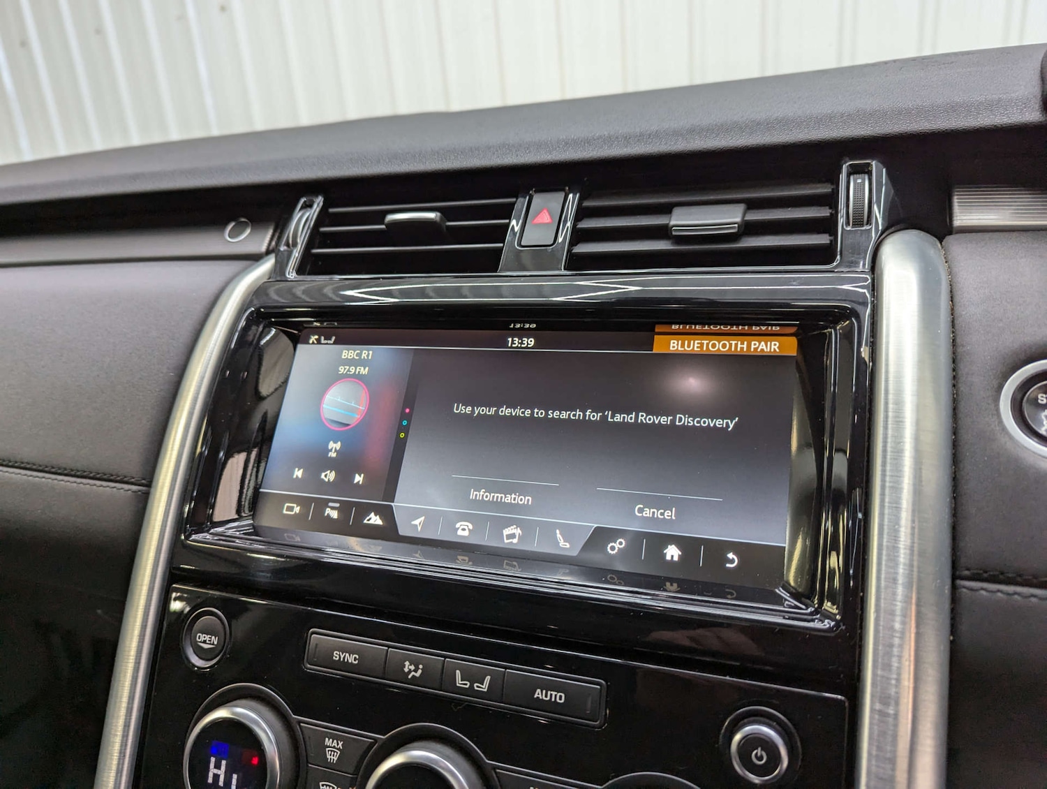 Used Land Rover Discovery 2017 for sale - 77195905: Photo 87