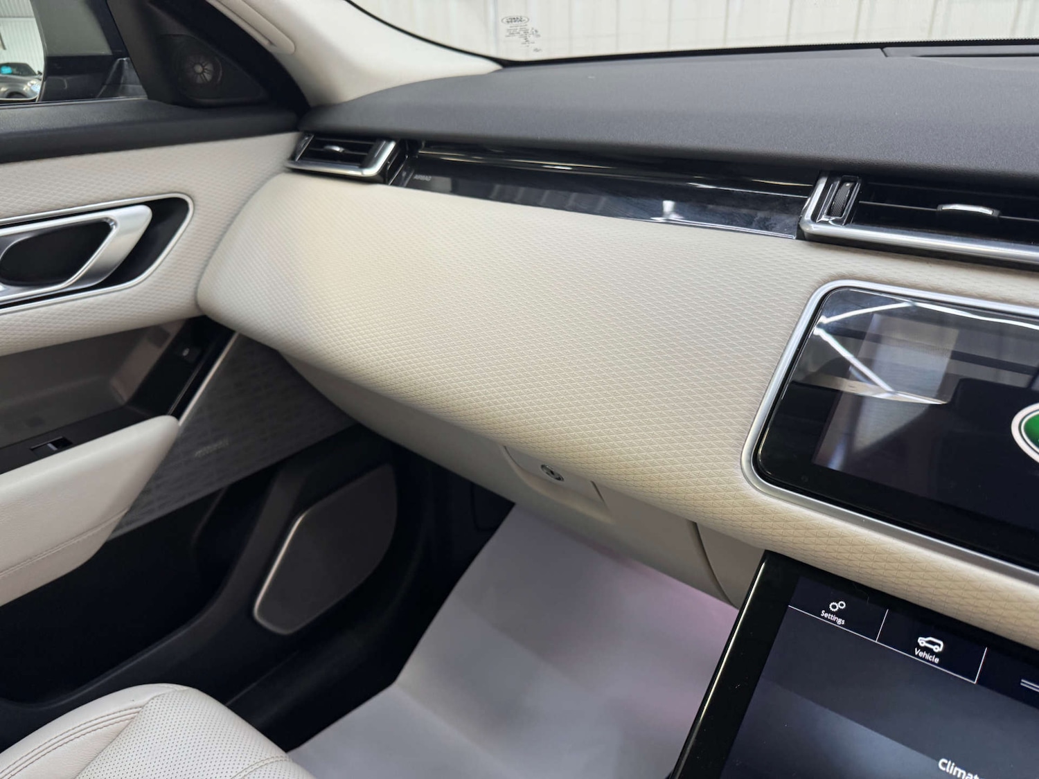 Used Land Rover Range Rover Velar 2018 for sale - 76278500: Photo 94