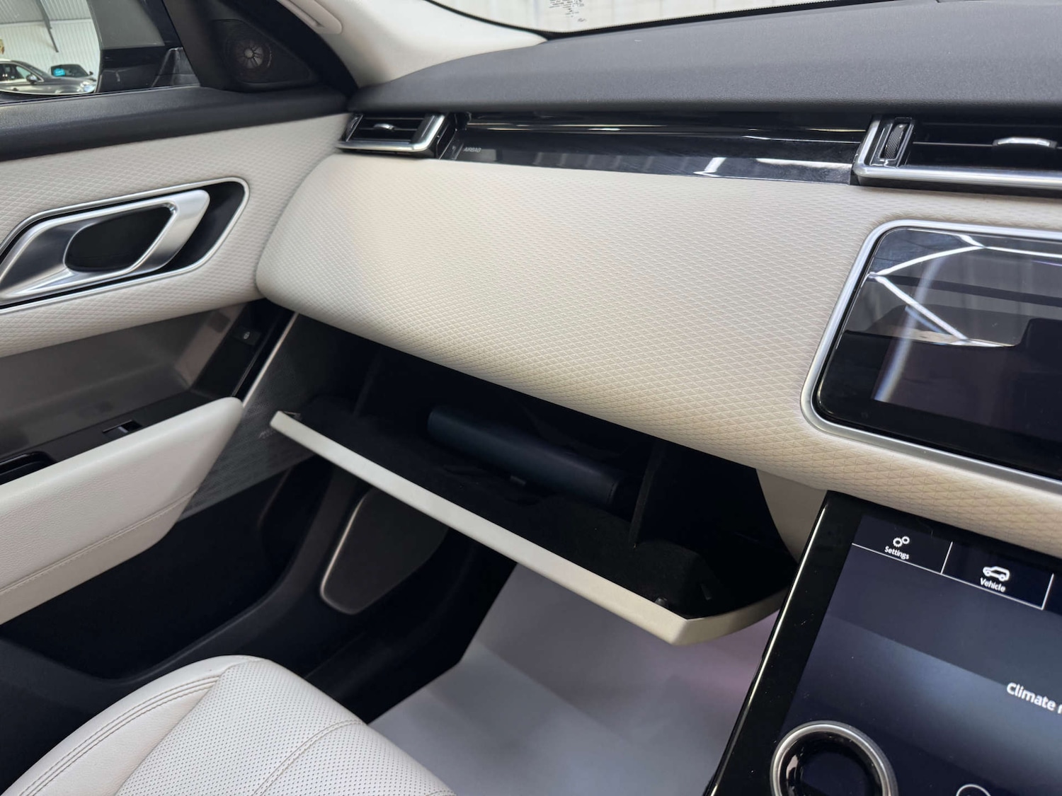 Used Land Rover Range Rover Velar 2018 for sale - 76278500: Photo 95