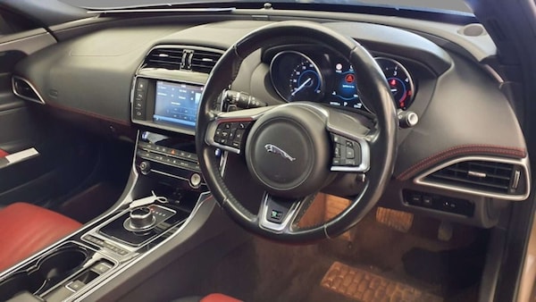 Used Jaguar XE 2017 for sale - 76278491: Photo 9