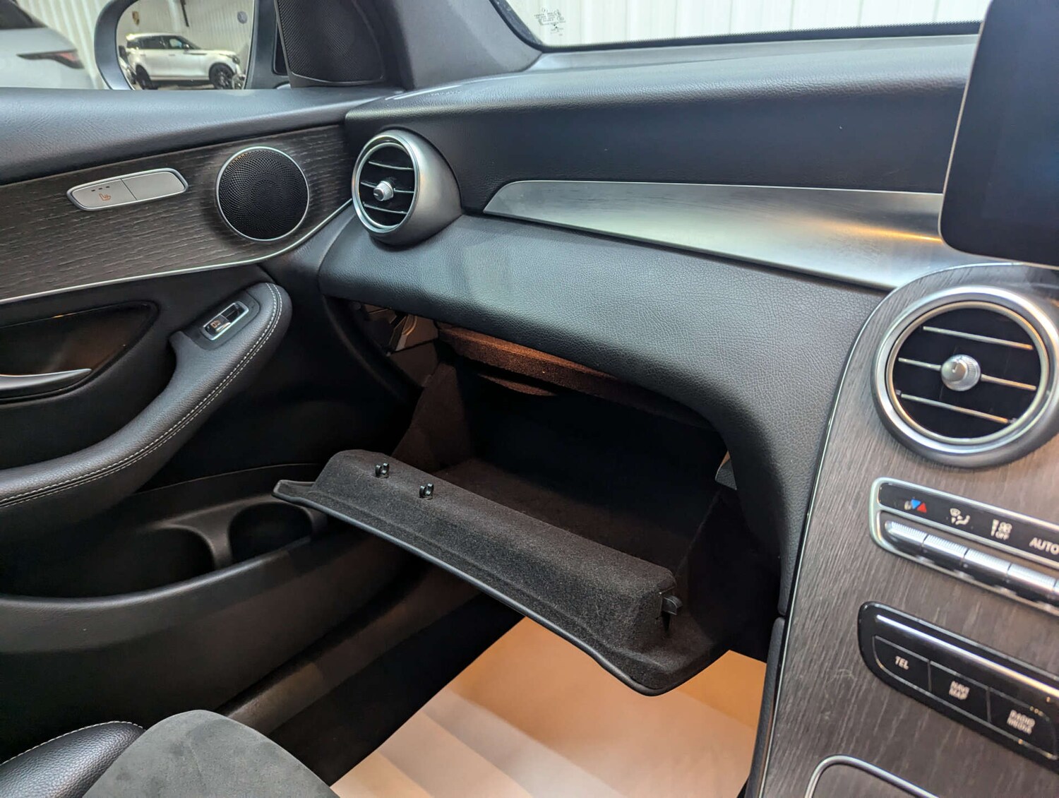 Used Mercedes-Benz GLC 2019 for sale - 77211818: Photo 87