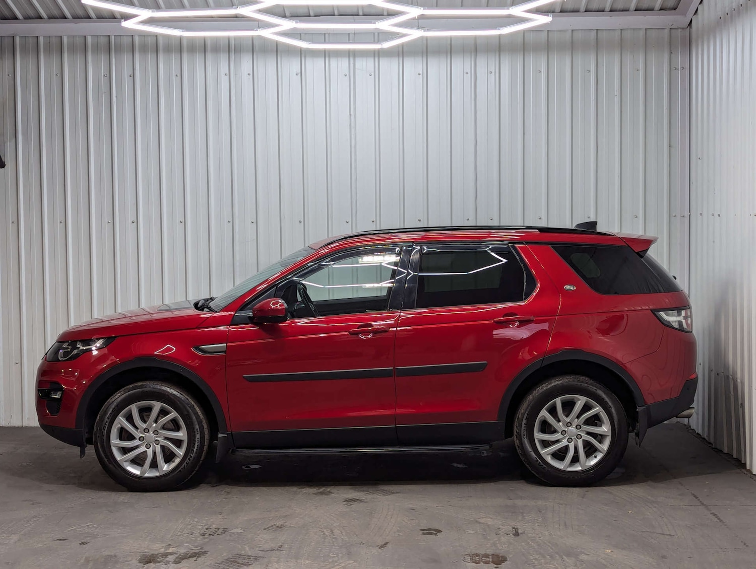 Used Land Rover Discovery Sport 2018 for sale - 76830005: Photo 16