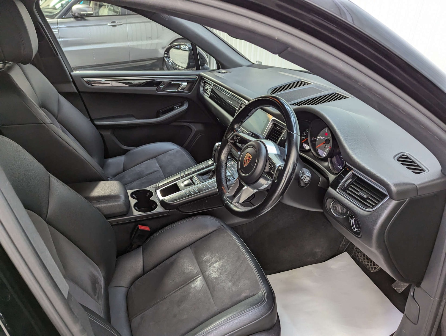Used Porsche Macan 2017 for sale - 76005363: Photo 49