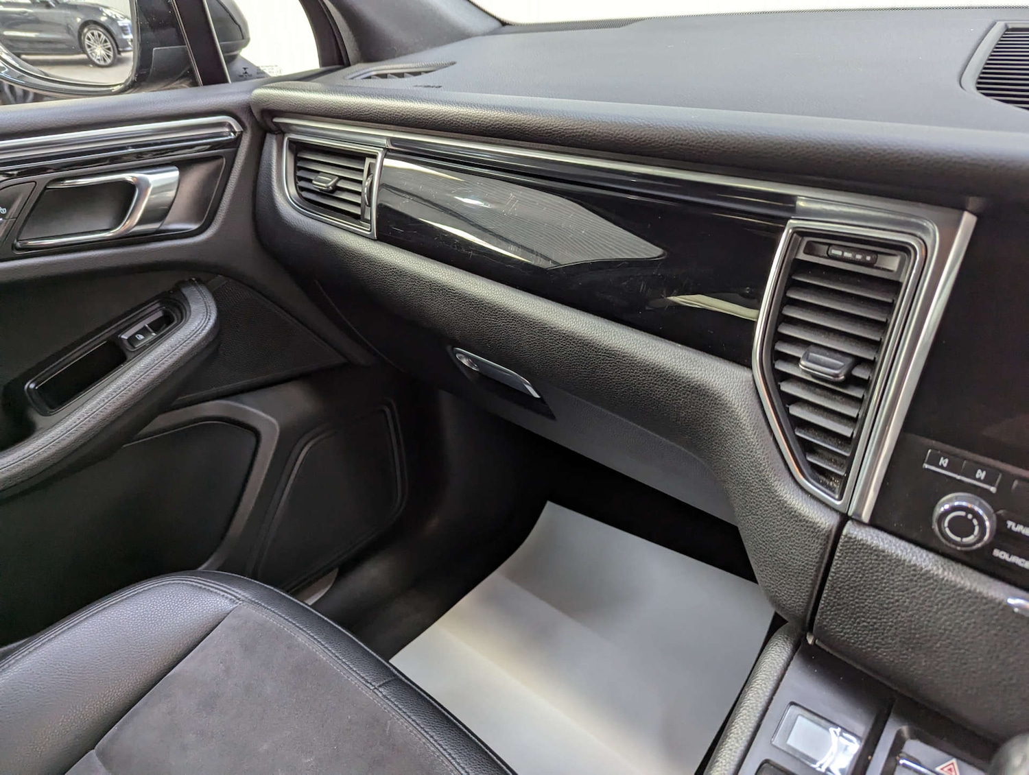 Used Porsche Macan 2017 for sale - 76005363: Photo 91