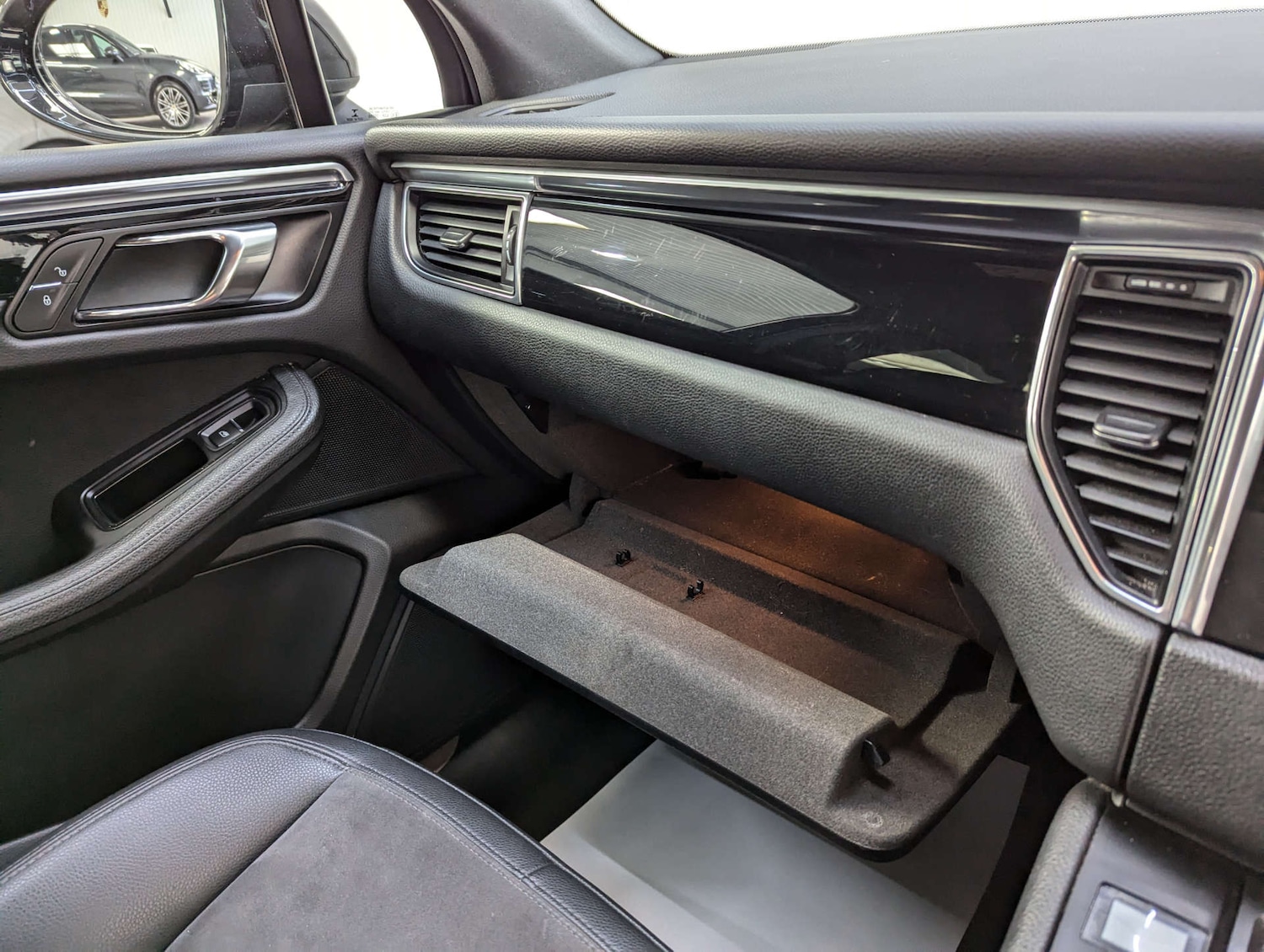 Used Porsche Macan 2017 for sale - 76005363: Photo 92