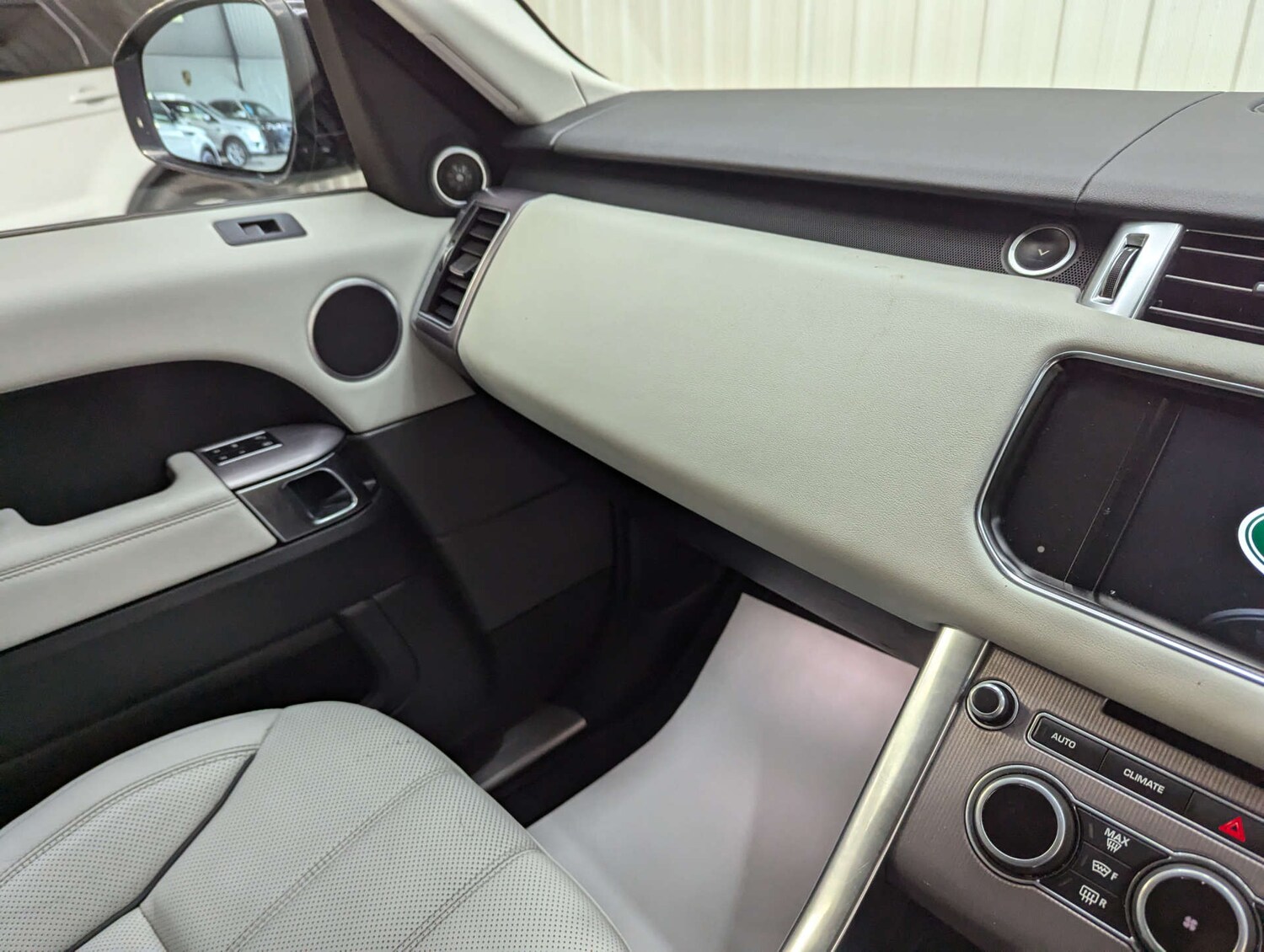 Used Land Rover Range Rover Sport 2015 for sale - 77636183: Photo 84