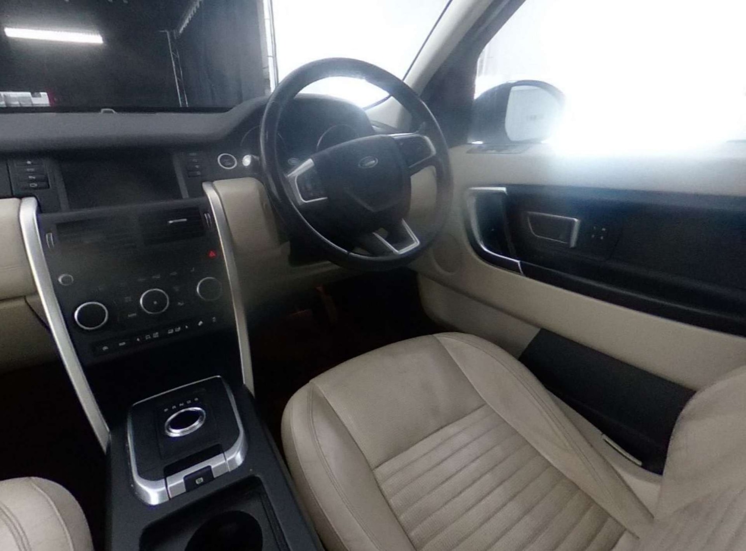 Used Land Rover Discovery Sport 2017 for sale - 77200677: Photo 3