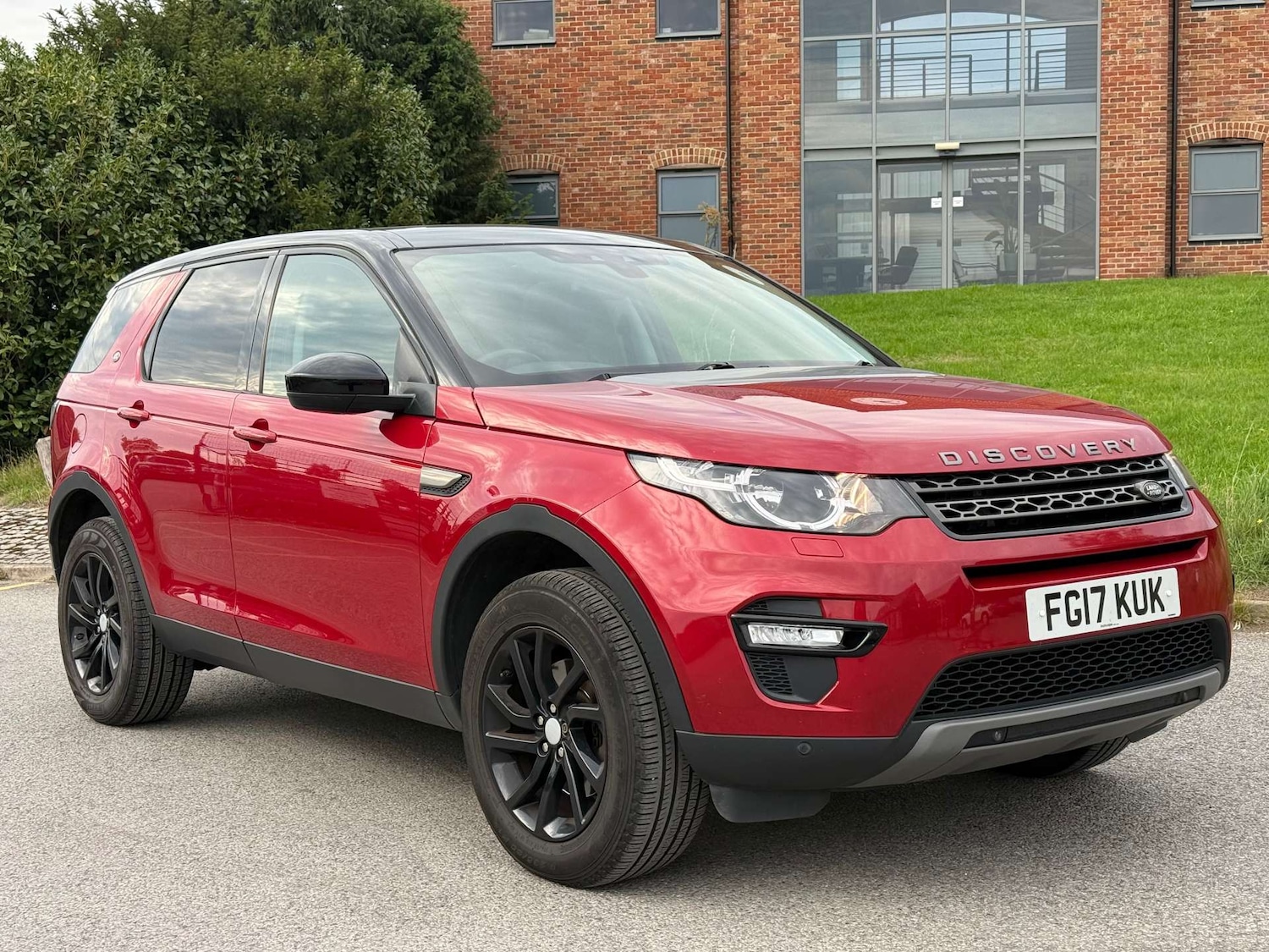 Used Land Rover Discovery Sport 2017 for sale - 76113773: Photo 1