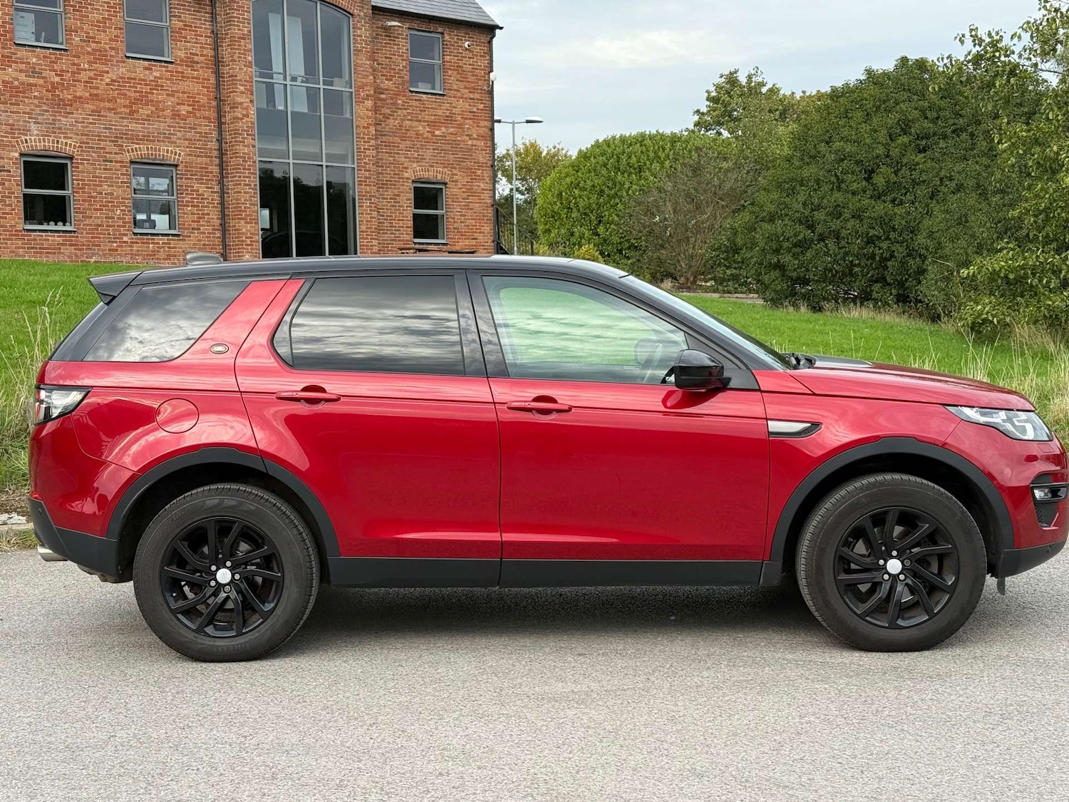 Used Land Rover Discovery Sport 2017 for sale - 76113773: Photo 11