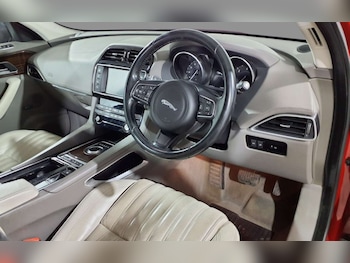 Used Jaguar F-Pace 2016 for sale - 75716884: Photo