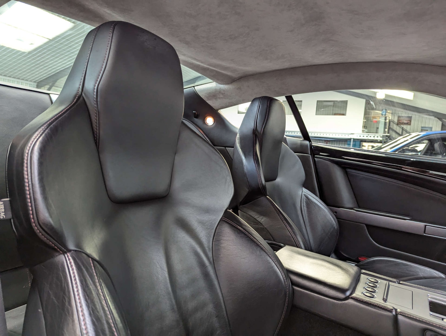 Used Aston Martin DB9 2006 for sale - 76369443: Photo 51