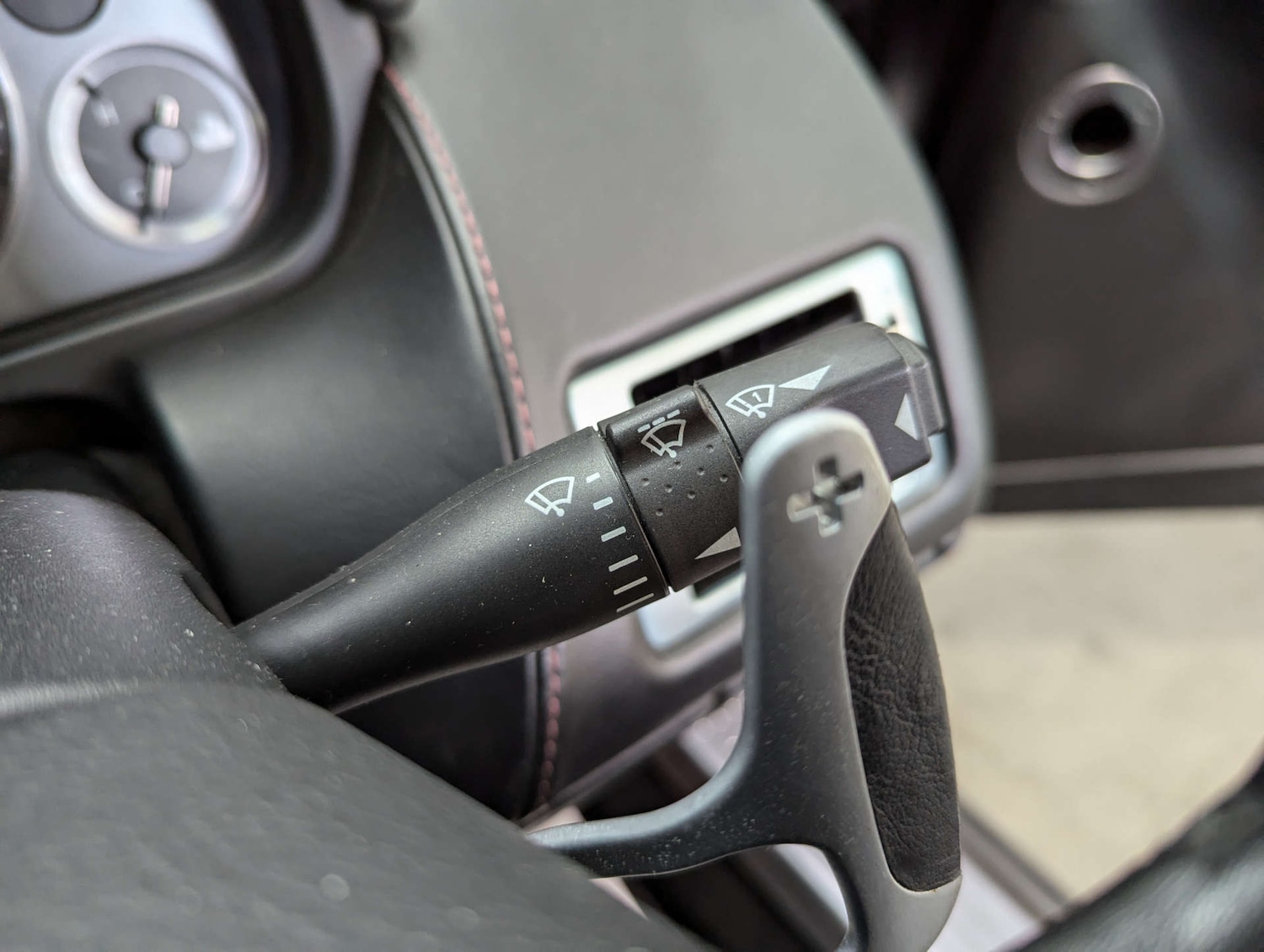 Used Aston Martin DB9 2006 for sale - 76369443: Photo 65