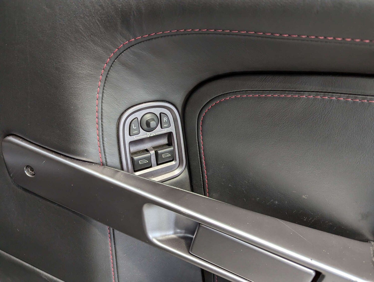 Used Aston Martin DB9 2006 for sale - 76369443: Photo 67