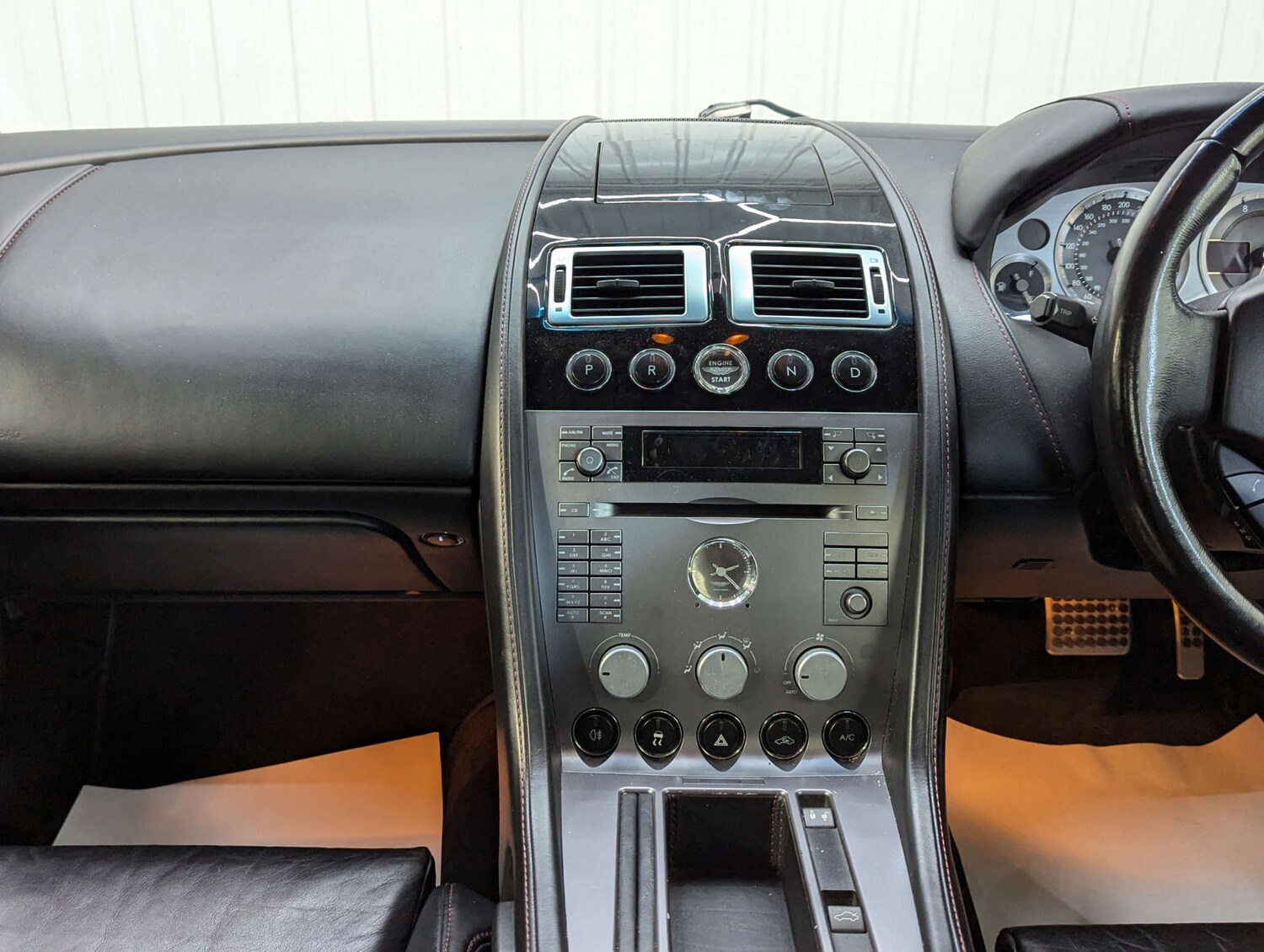 Used Aston Martin DB9 2006 for sale - 76369443: Photo 68