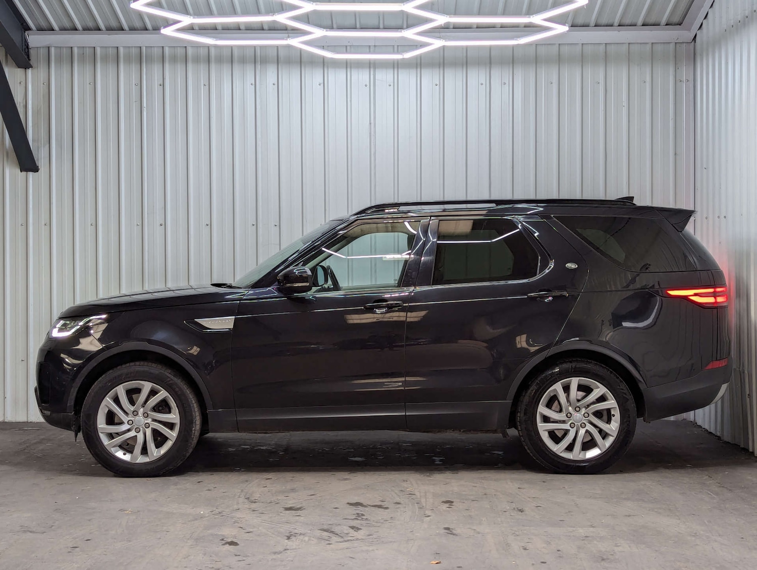 Used Land Rover Discovery 2017 for sale - 76830138: Photo 15