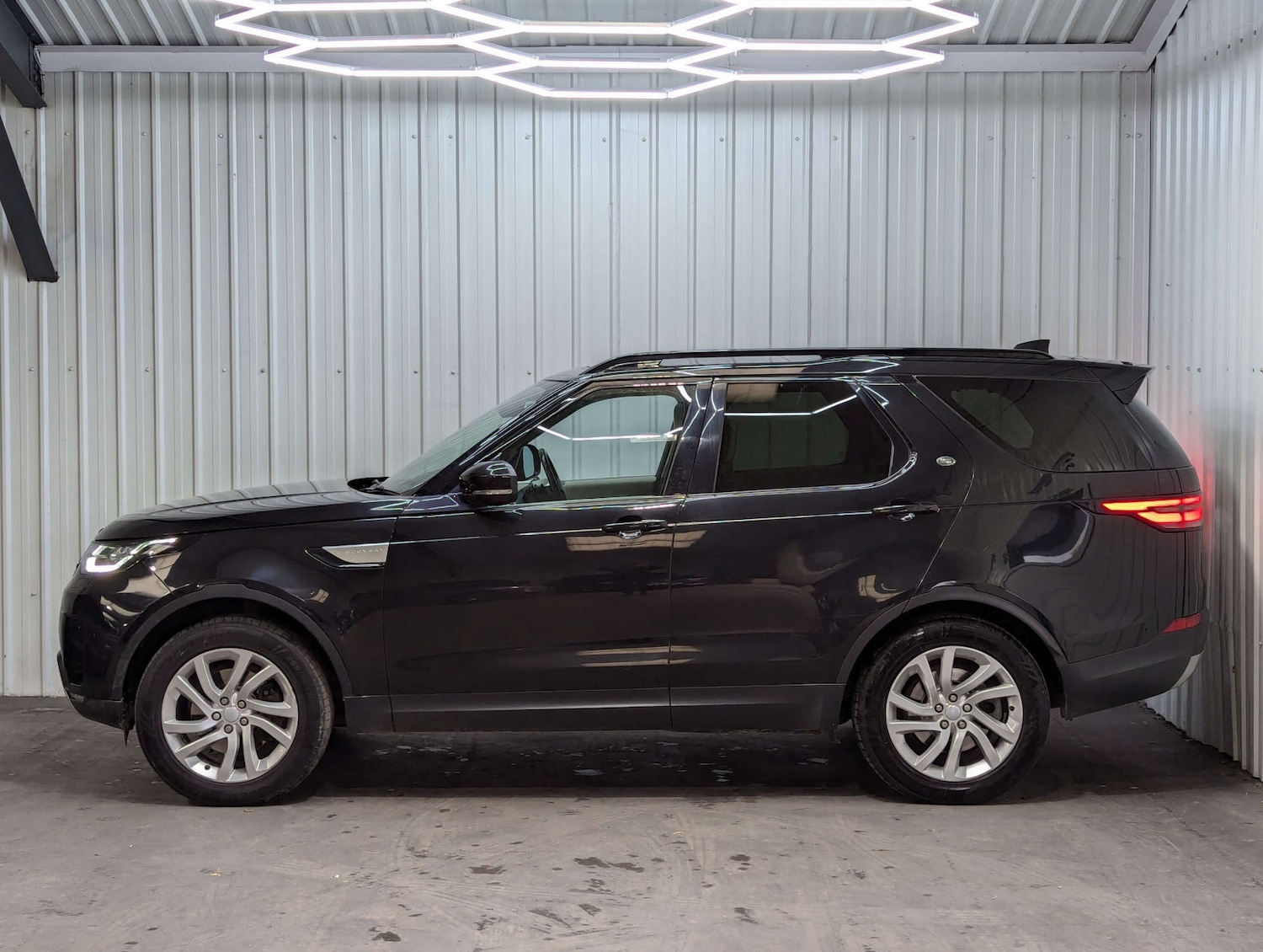 Used Land Rover Discovery 2017 for sale - 76830138: Photo 16