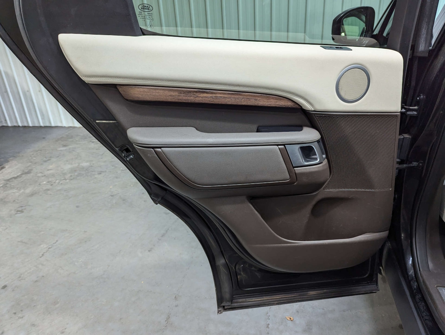 Used Land Rover Discovery 2017 for sale - 76830138: Photo 69