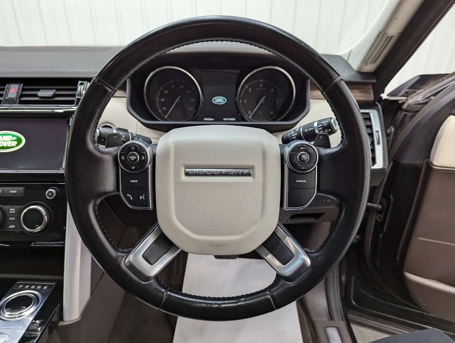 Used Land Rover Discovery 2017 for sale - 76830138: Photo 76