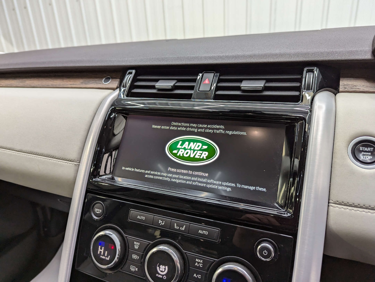 Used Land Rover Discovery 2017 for sale - 76830138: Photo 85