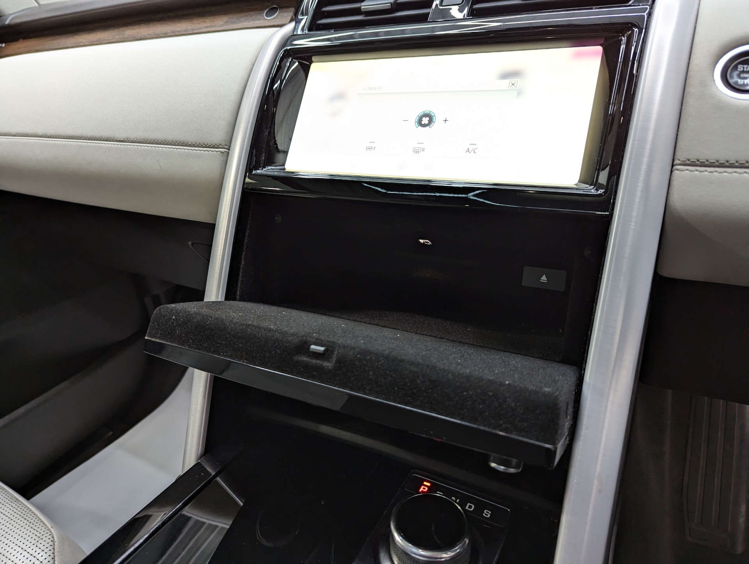 Used Land Rover Discovery 2017 for sale - 76830138: Photo 93