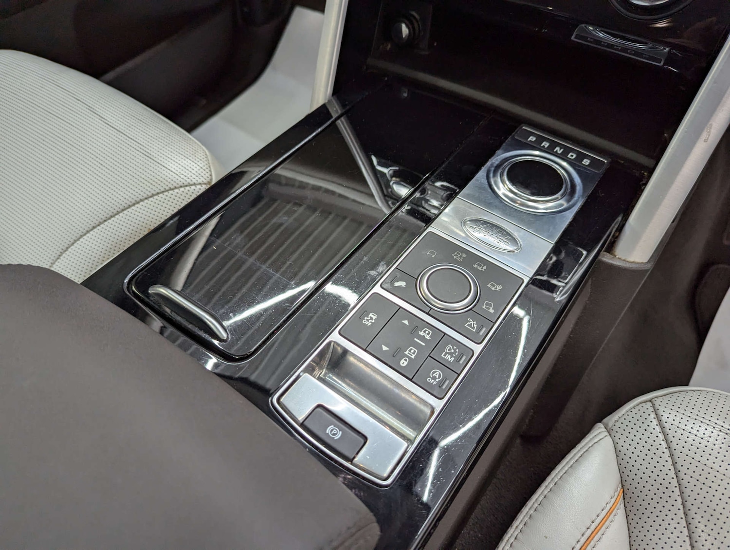 Used Land Rover Discovery 2017 for sale - 76830138: Photo 94