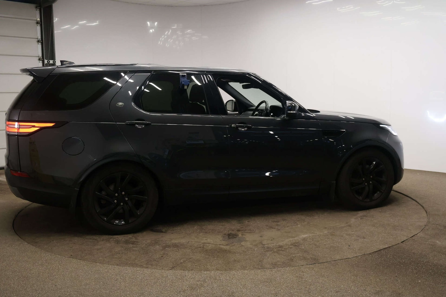 Used Land Rover Discovery 2018 for sale - 77288544: Photo 9