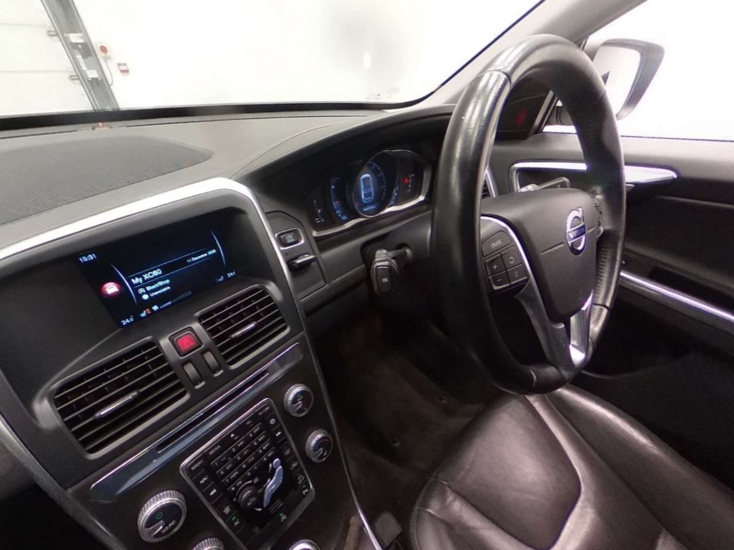 Used Volvo XC60 2015 for sale - 77022523: Photo 3