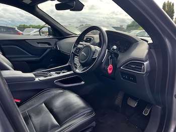 Used Jaguar F-Pace 2020 for sale - 75338305: Photo