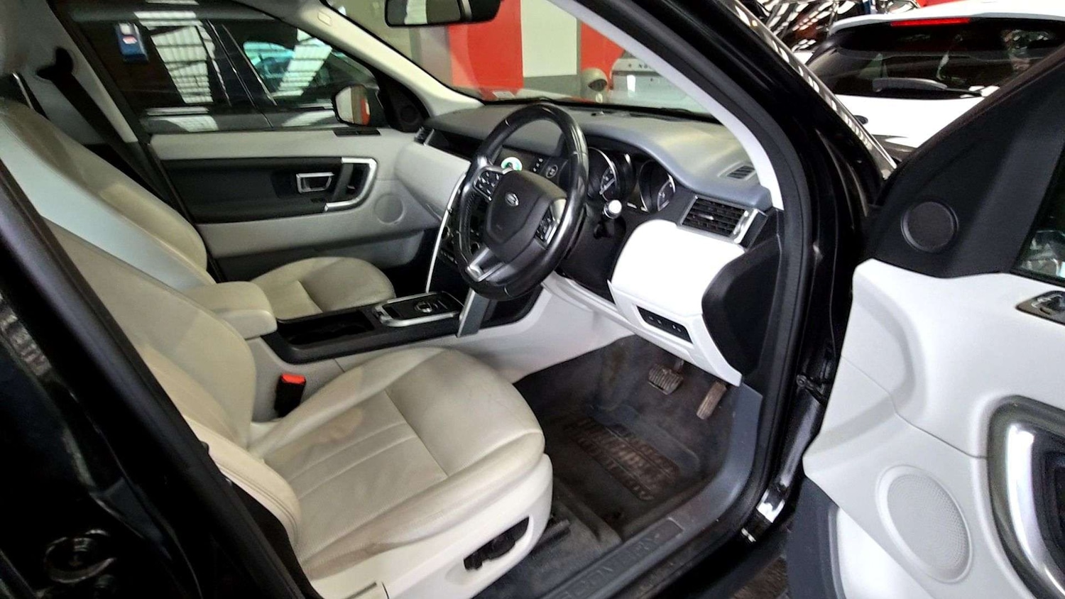 Used Land Rover Discovery Sport 2018 for sale - 77656576: Photo 4