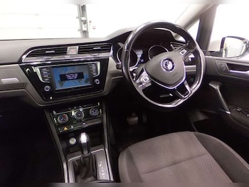 Used Volkswagen Touran 2017 for sale - 76854619: Photo