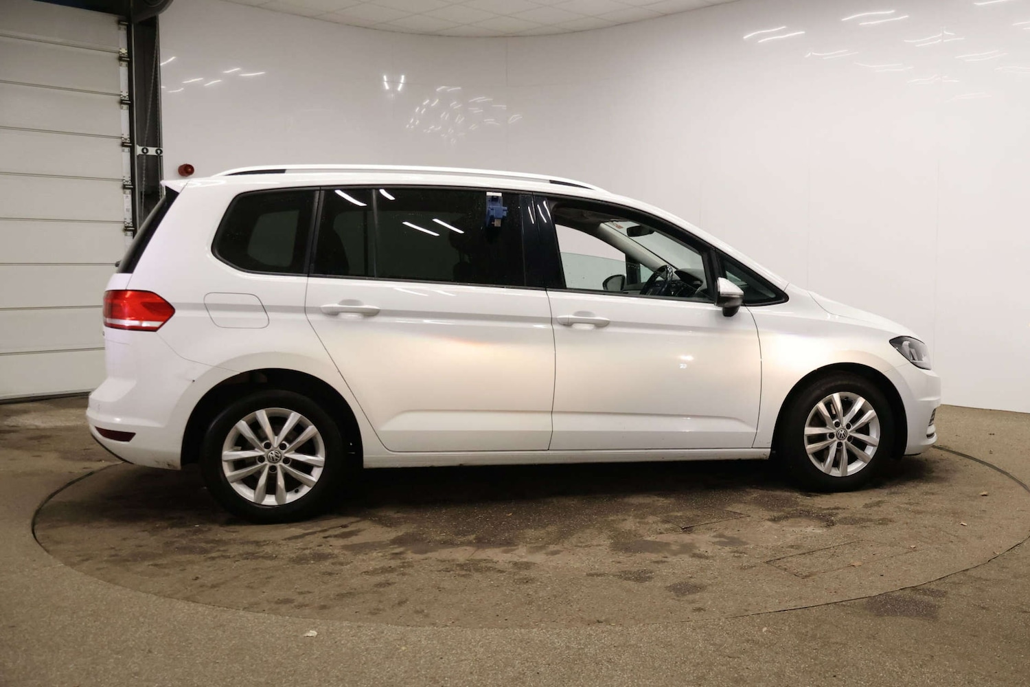Used Volkswagen Touran 2017 for sale - 76854619: Photo 9