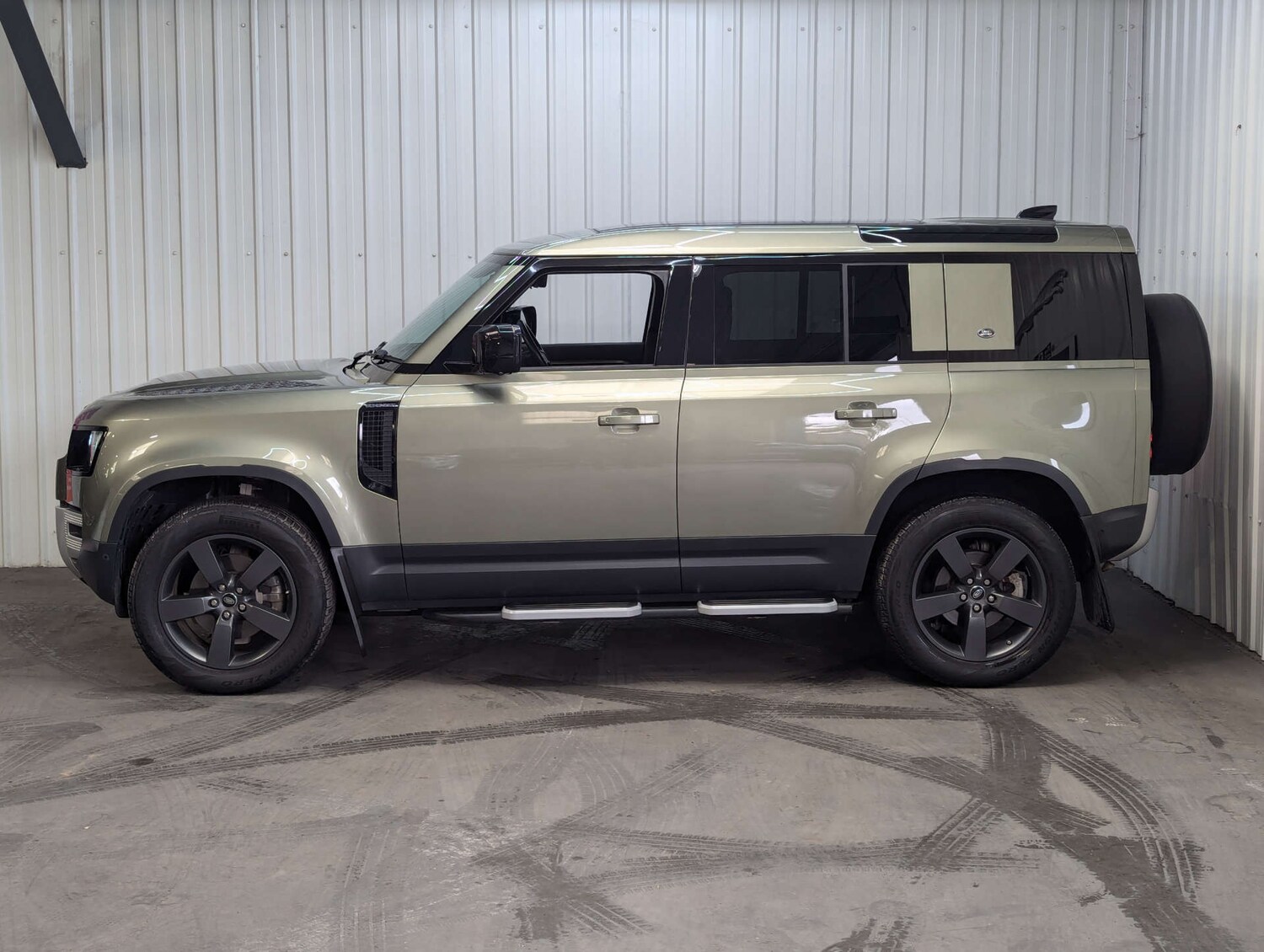 Used Land Rover Defender 2021 for sale - 76363642: Photo 14