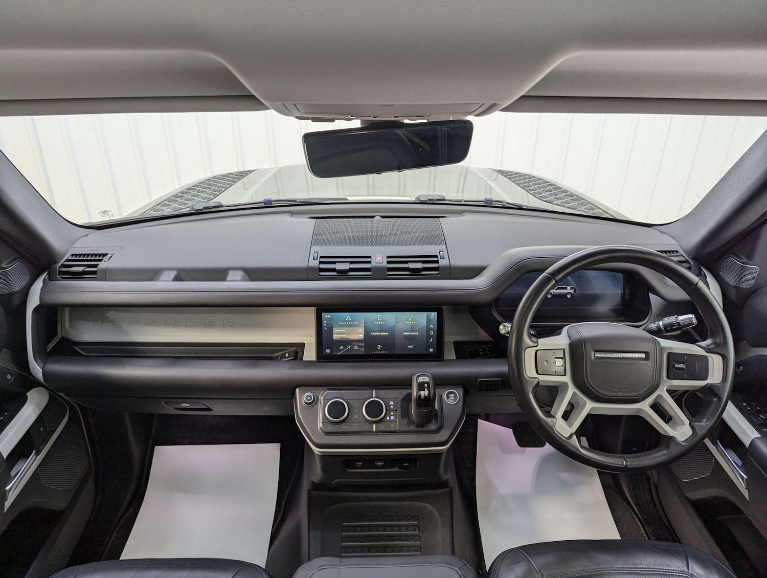Used Land Rover Defender 2021 for sale - 76363642: Photo 2