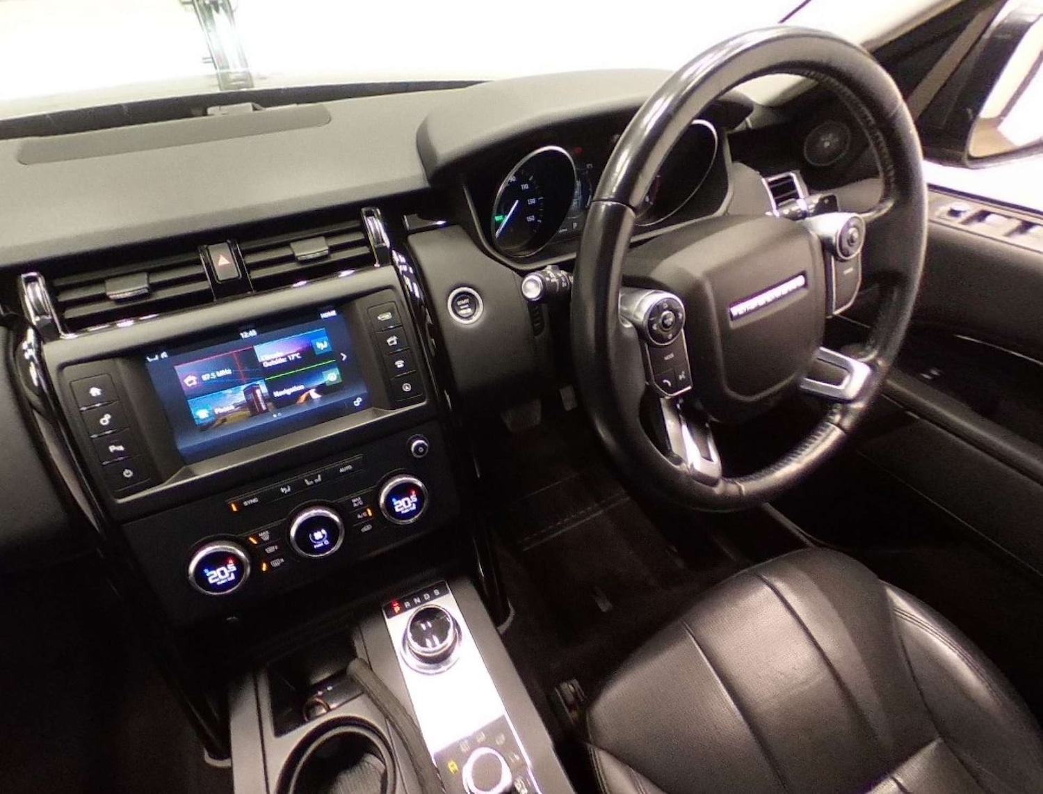 Used Land Rover Discovery 2017 for sale - 76630391: Photo 3