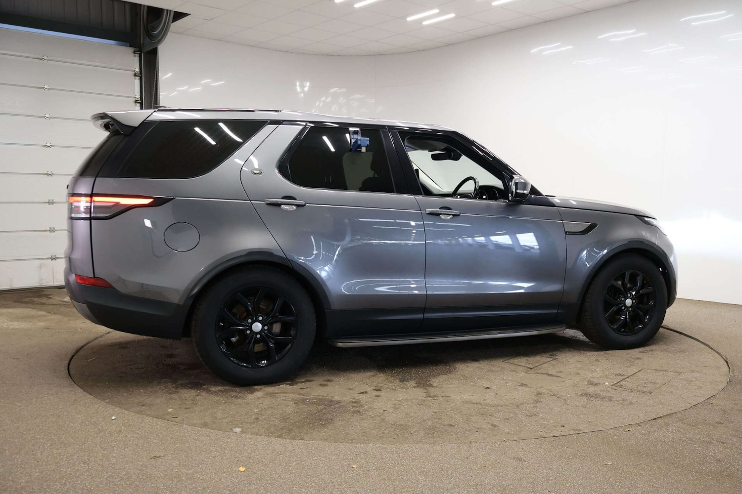 Used Land Rover Discovery 2017 for sale - 76630391: Photo 9