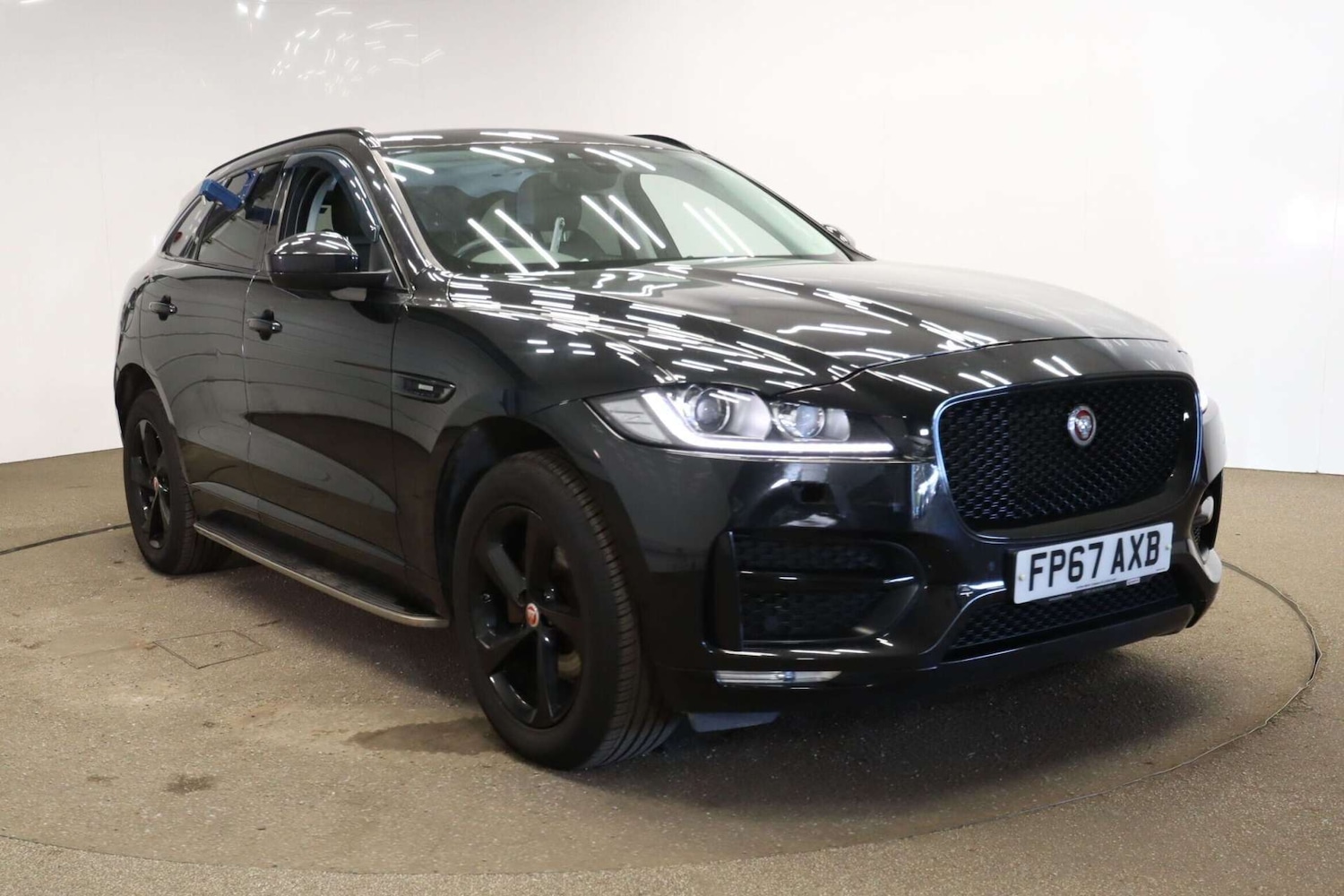Used Jaguar F-Pace 2017 for sale - 76611744: Photo 1