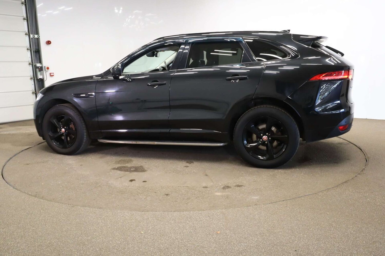 Used Jaguar F-Pace 2017 for sale - 76611744: Photo 15